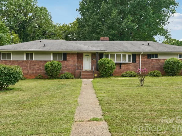 2819 Gardner Park Dr, Gastonia, NC 28054