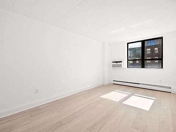 5th image of 301 W 110th St APT 5V