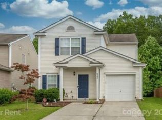 8942 Chalkstone Rd, Charlotte, NC 28216