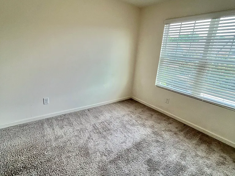 173 Swindon Dr — Photo 32