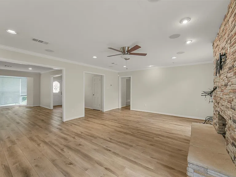 14915 Chadbourne Dr — Photo 11