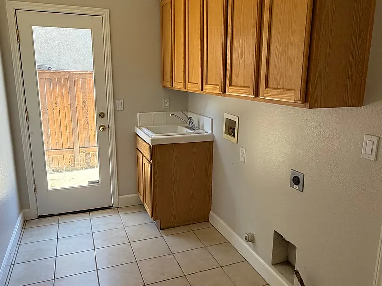6408 Ivy Glen Way — Photo 5