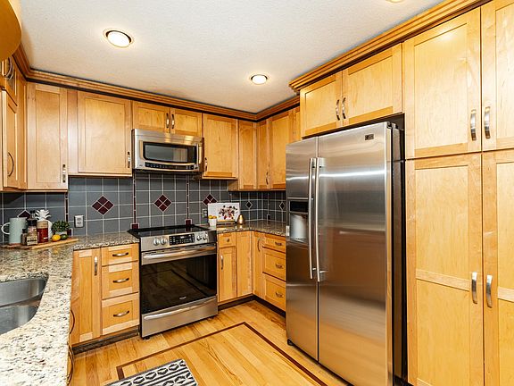 3rd image of 958 28th St NW