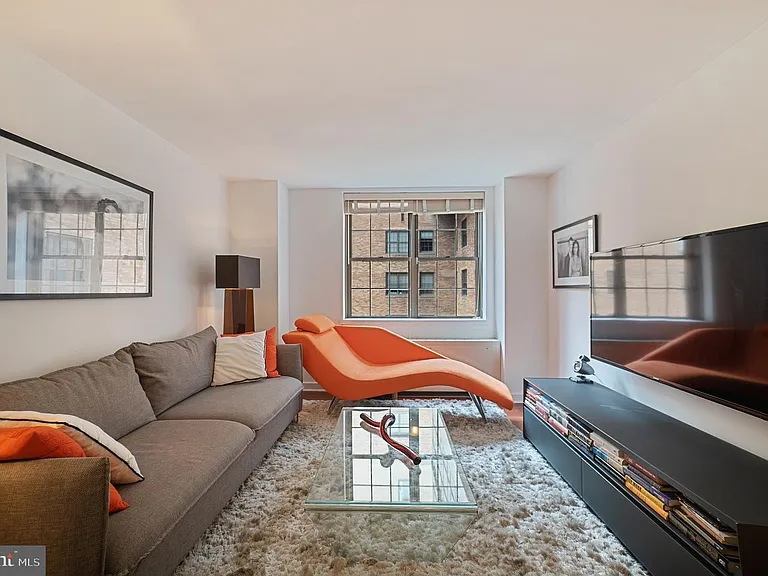 219 S 18th St #1521 — Photo 3