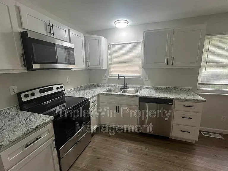 1014 Sunridge Trl W — Photo 16