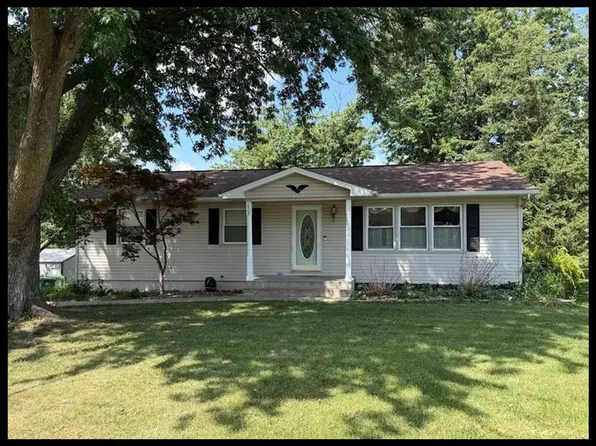 1405 Englewood Dr, Macon, MO 63552