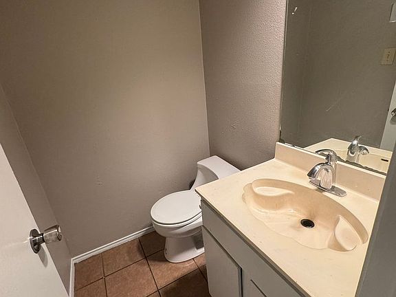 5th image of 512 Eberhart Ln APT 1101