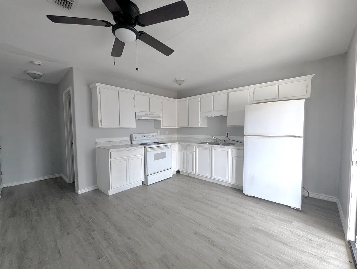 Building Photo - 3304 Palm Leaf Cir #2
