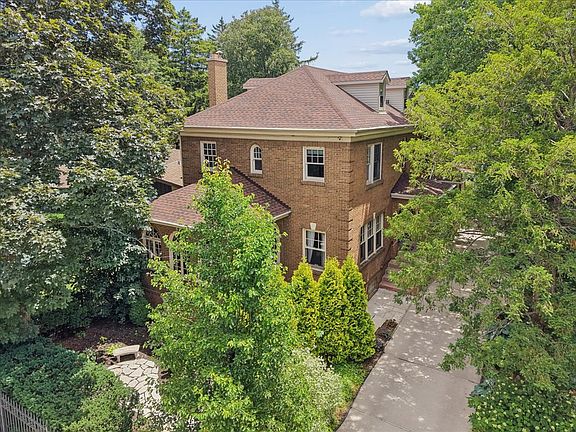4th image of 5873 N Forest Glen Ave