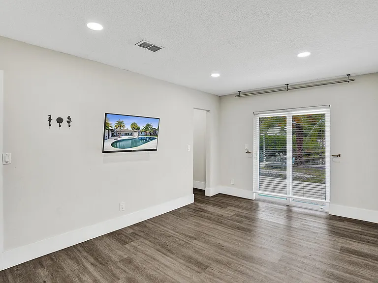 343 Layne Blvd — Photo 21