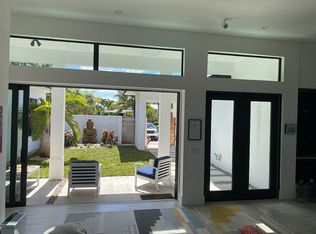 1153 N Alhambra Cir, Naples, FL 34103