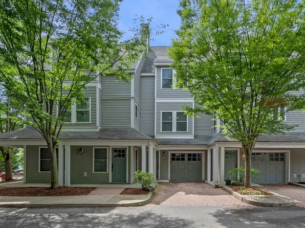 400 Cross St Unit 304, Winchester, MA 01890