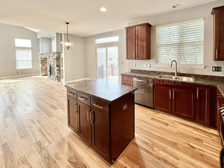 5574 S Buchanan St — Photo 8