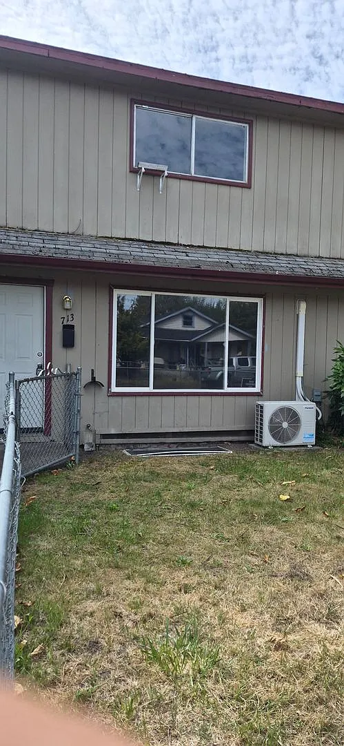 JT2208 — Photo 1