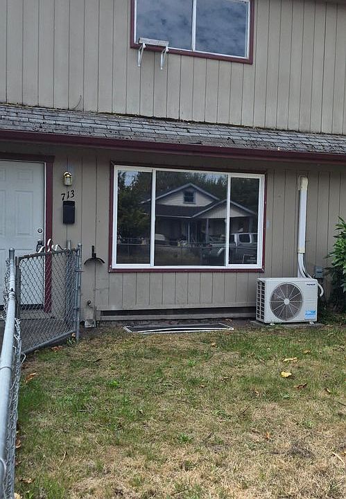 1st image of 711-717 SW Burgess St #2