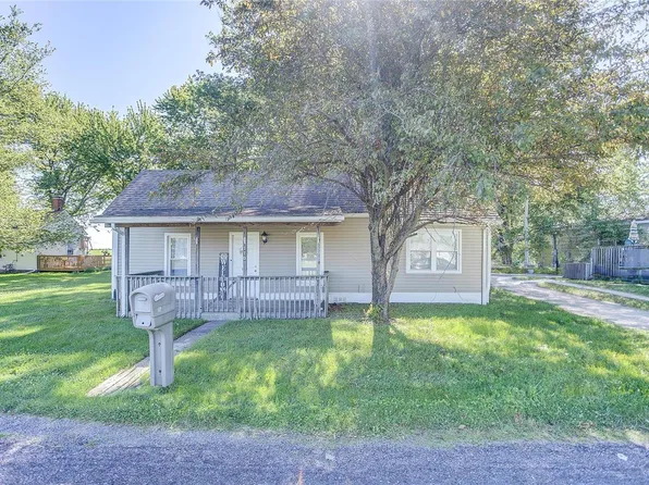 110 Goodall St, Worden, IL 62097