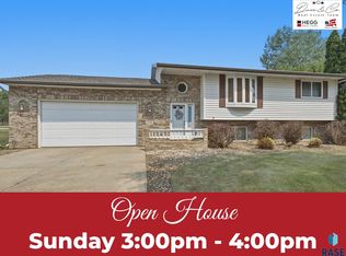 208 Jeanne Cir, Hartford, SD 57033
