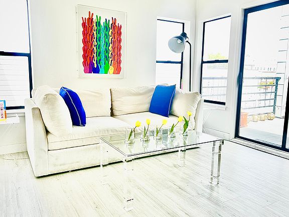 2nd image of 3311 Fillmore St APT 205