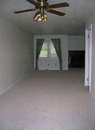 4th image of 195 E Green Valley Cir