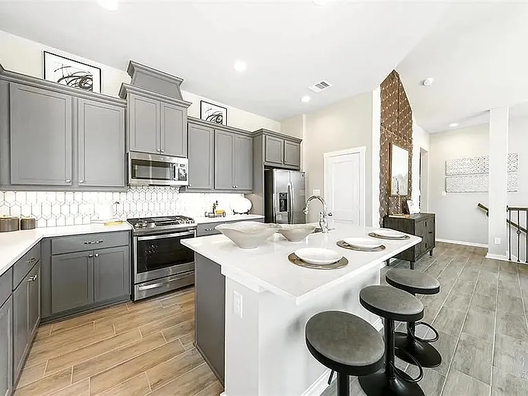 1615 Rustling Creek Dr — Photo 6