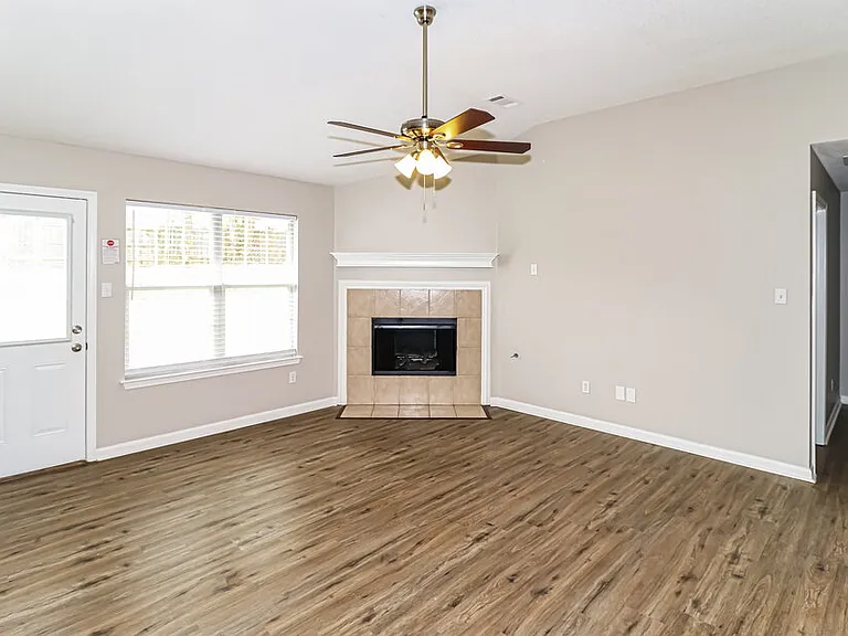 120 Pinewood Dr — Photo 6