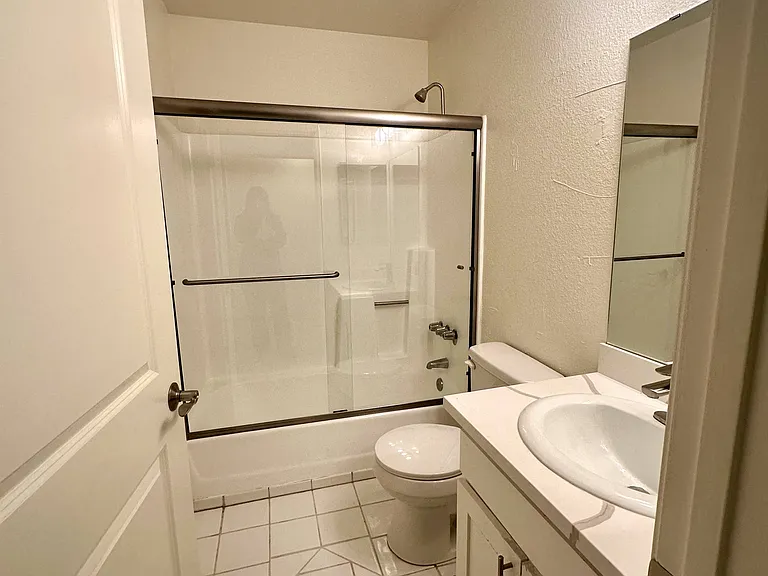 Terrace Trousdale Apartments — Photo 28