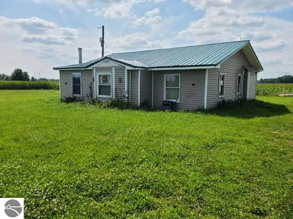 6357 N Nottawa Rd, Farwell, MI 48622