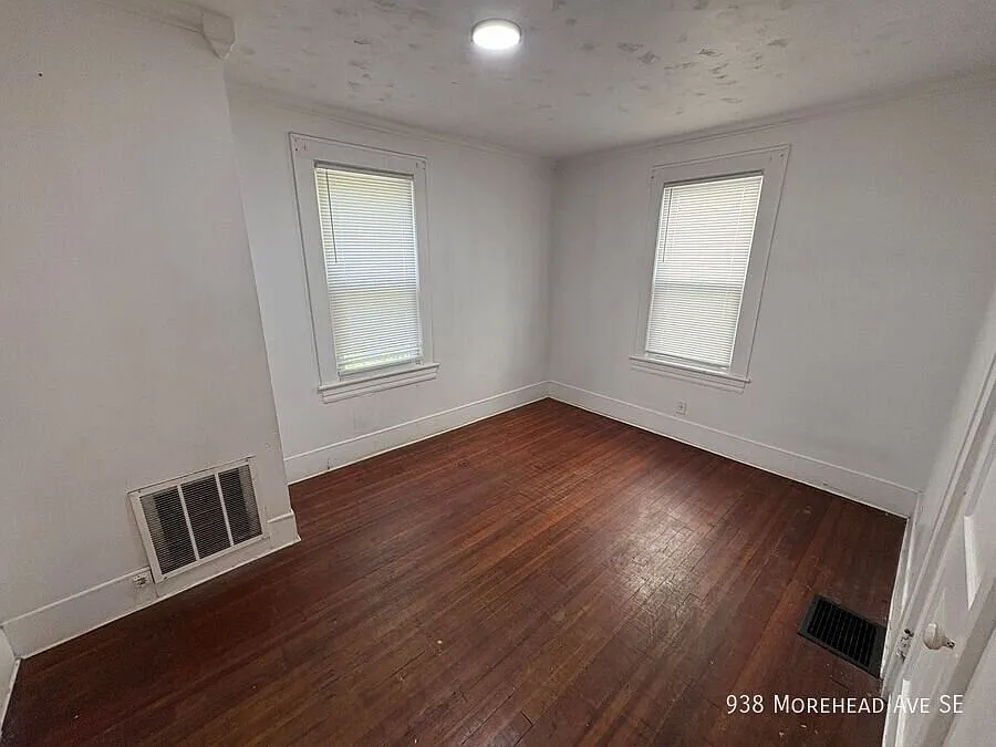 3 Bedroom 1 Bath Located in Southeast Roanoke! — Photo 3