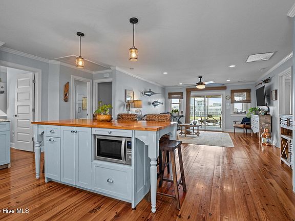 4th image of 141 Bayview Boulevard