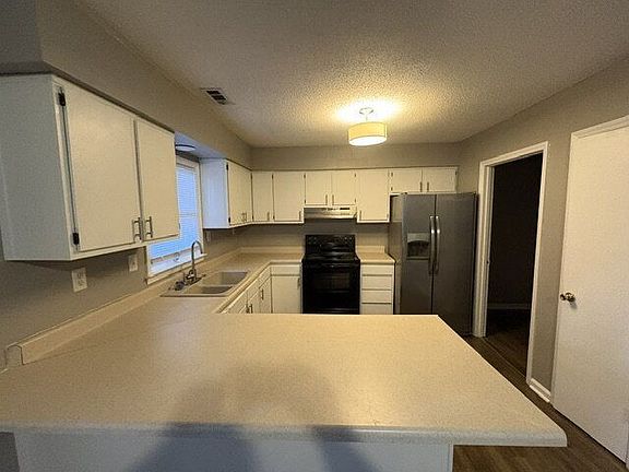 4th image of 100 David Dr APT E6