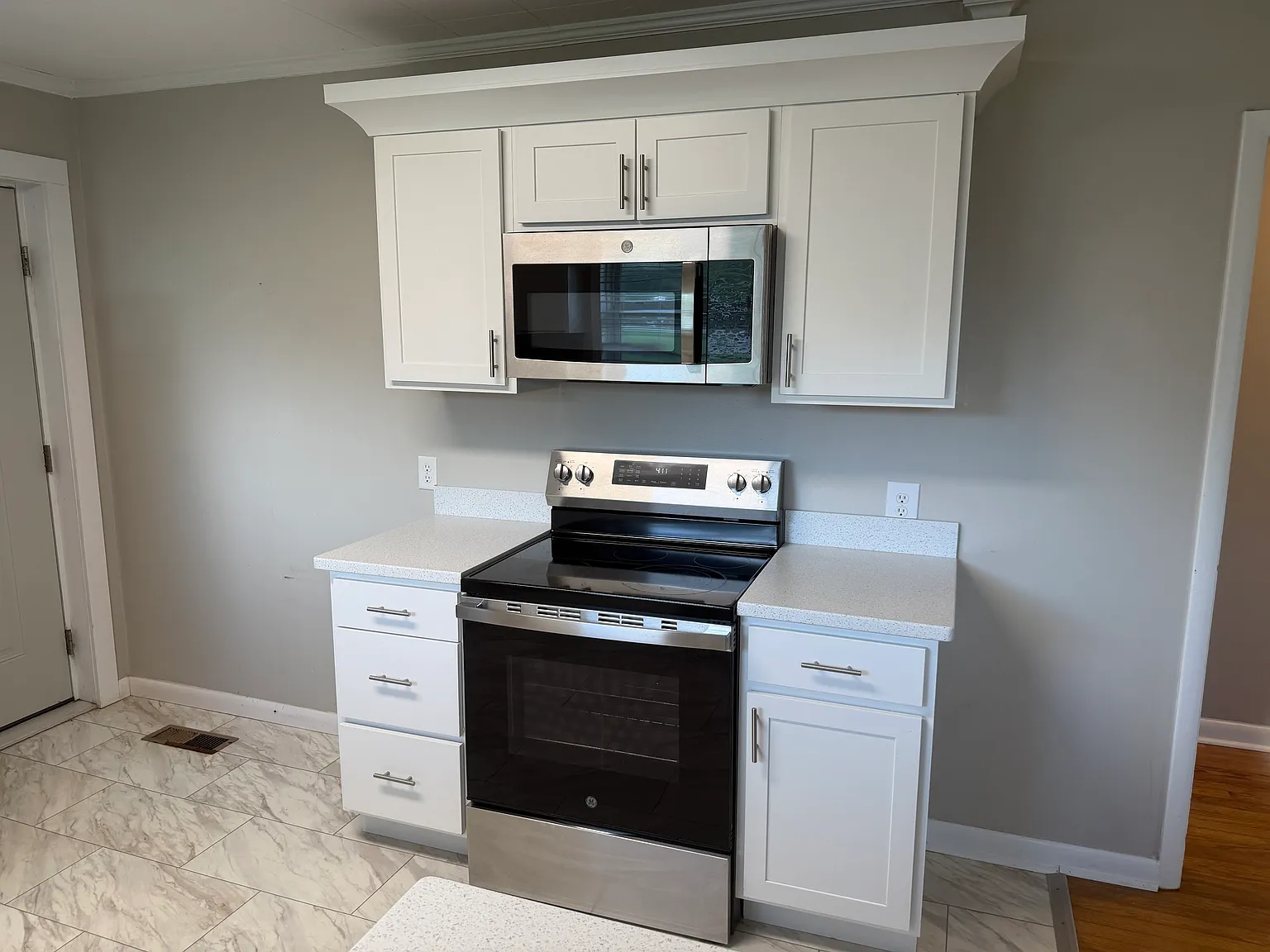 3 bed, 1.5 bath, 1322 sqft, $1,800 — Photo 2
