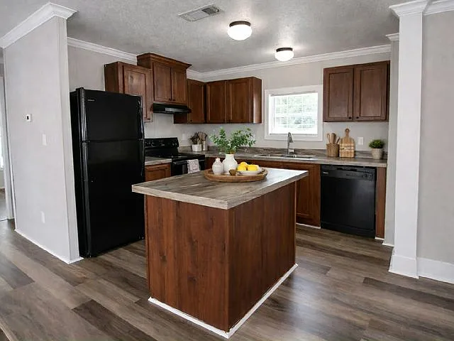 3 bed, 2.0 bath, 1040 sqft, $1,940 — Photo 3