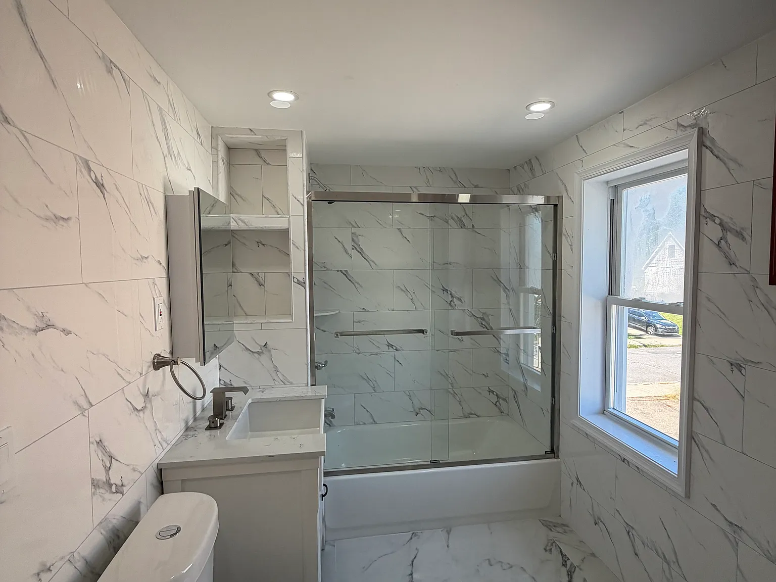 4 bed, 1386 sqft, $1,800 — Photo 2