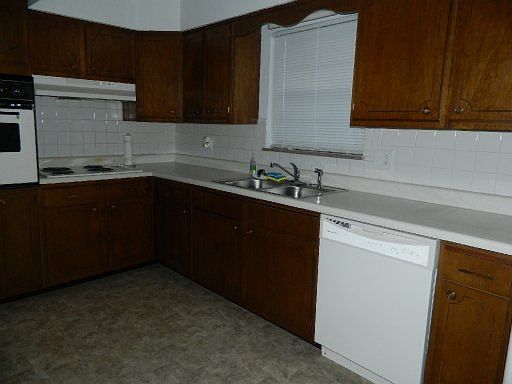 4th image of 4925 Montmorency Dr