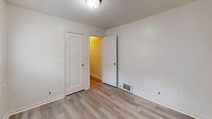 3 bed, 1.0 bath, $1,099 — Photo 3