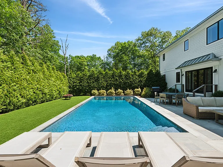 15 Wood Lot Ln — Photo 2