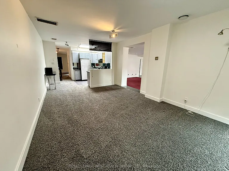 261 Queen St W #3 — Photo 11