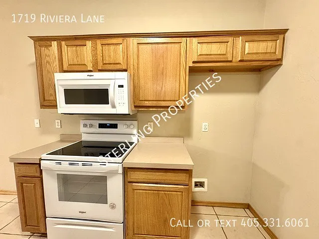 1719 Riviera Ln — Photo 7