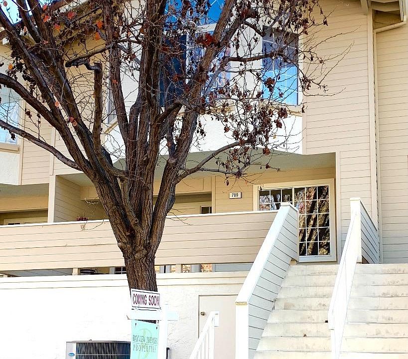 1st image of 709 Hibiscus Pl