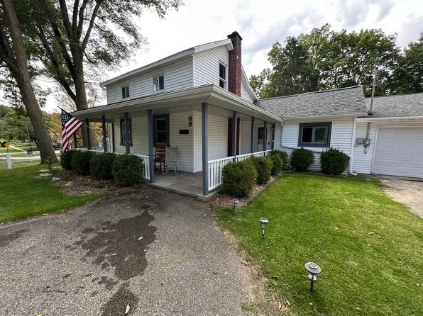 69 S Lincoln St, Rockford, MI 49341