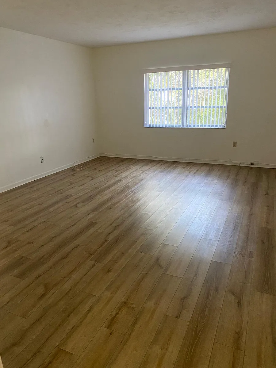 Building Photo - 9175 SW 77th Ave #206