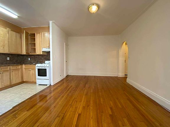 3rd image of 20-33 21st St #2