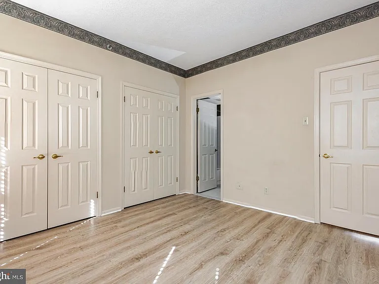6161 Main St — Photo 13