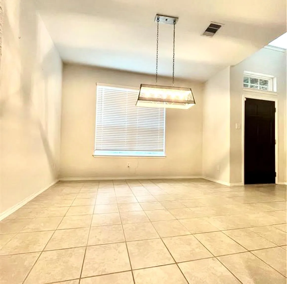 4 bed, 2.5 bath, 2620 sqft, $2,700 — Photo 4