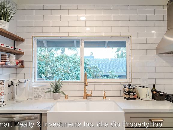 5th image of 557 W Virginia St