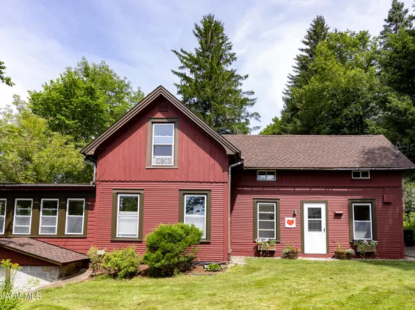 33 Keene St, Saranac Lake, NY 12983