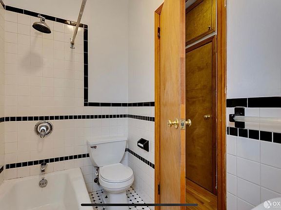 4th image of 504 W 44th St #3E