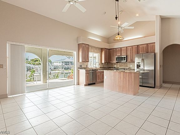 3rd image of 2235 Banana St