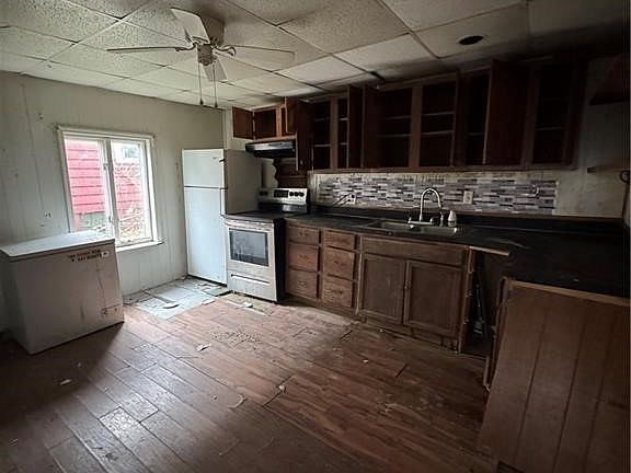 4th image of 519 Clinton St