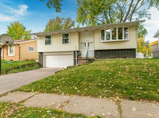 1127 54th St #A, Moline, IL 61265